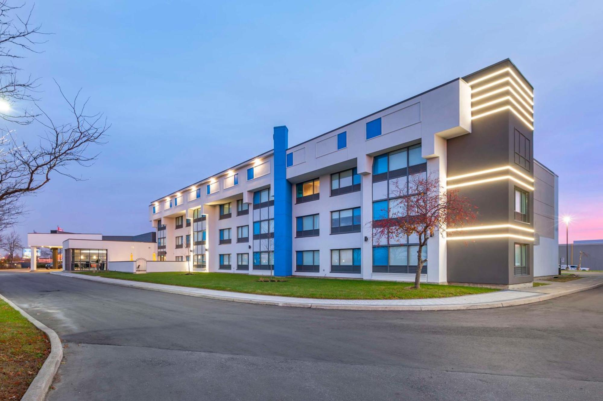 Glo Best Western Mississauga Corporate Centre Exterior photo